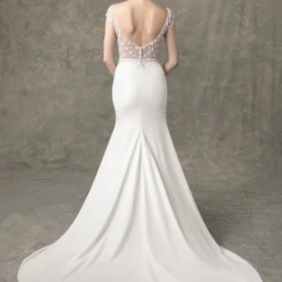 Enaura Wedding Dress - Picture 5 of 6